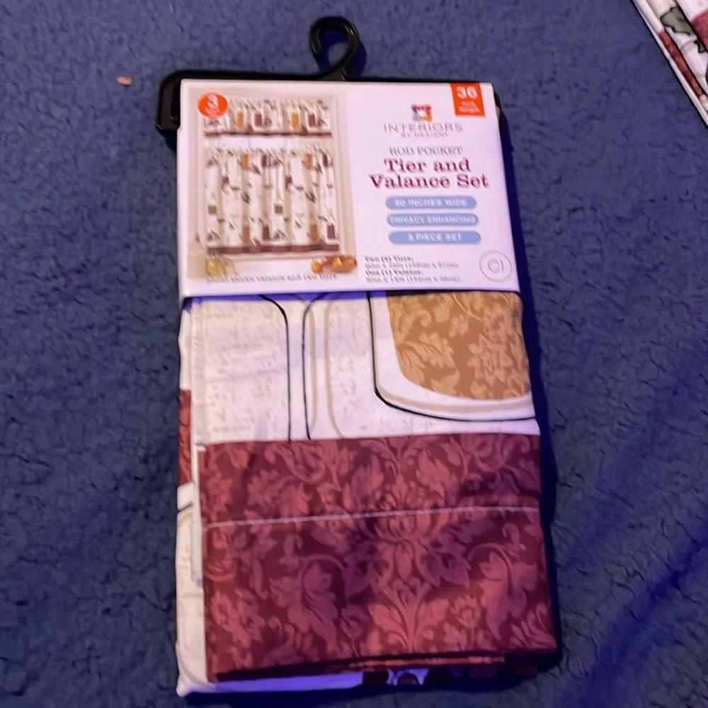 Tier and valance set
